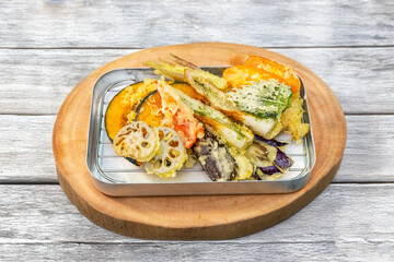 アウトドアで天ぷら　Japanese-style fried food (tempura) 