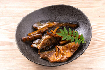 ぶりの醤油麹あら炊き