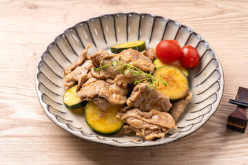 豚肉とズッキーニのしょうがポン酢炒め