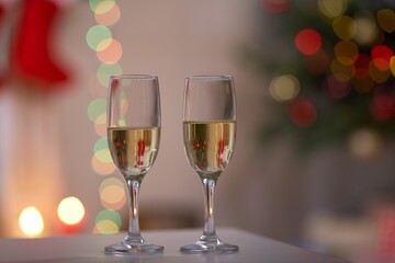 two glasses of champagne with red ribbon