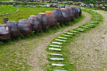 A road made of earthenware.