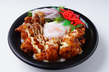 唐揚げ丼　温泉卵