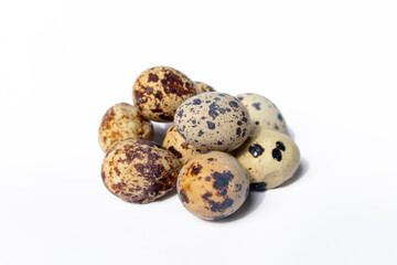 Obraz premium A group of quail eggs isolated on white background