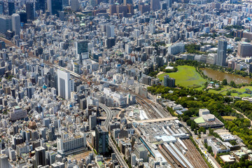 Fototapeta premium 上野駅上空から御徒町方向を空撮