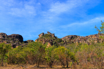 オーストラリア　ノーザンテリトリーのカカドゥの岩山