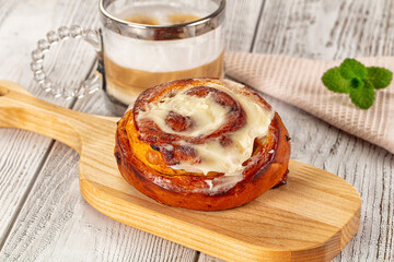Glazed cinnabon swirl with icing