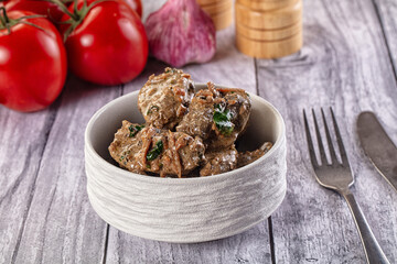 Chicken liver in cream sauce