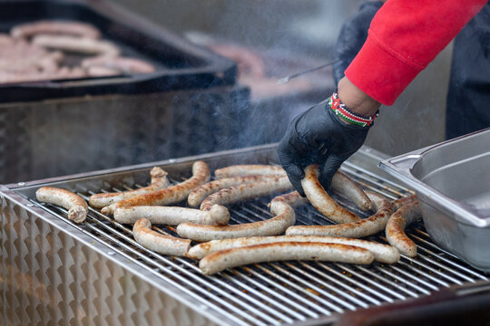 Bratw&uuml;rste auf dem Grill
