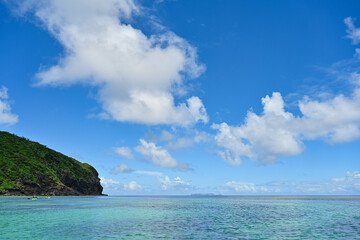 Obraz premium 真夏の慶良間諸島の青く透き通った海の風景写真【沖縄風景】