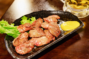 美味しそうな焼き立てのレバー