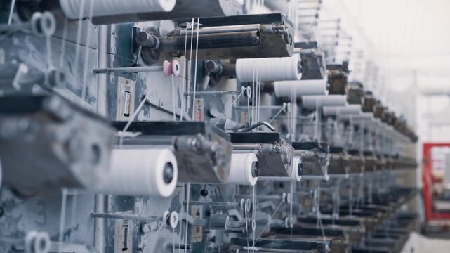Operation of a flat-slot extruder in the production of polypropylene bags.
