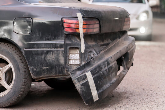 Insurance case - the bumper of the car was attached with masking tape. Unprofessional artisanal car repairs. The bumper fell off, a funny accident.
