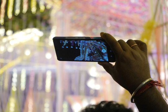 Capturing the Durga Puja Festivities on a Smartphone