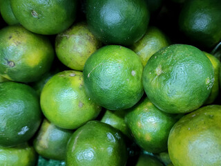 65 fresh delicious green oranges
