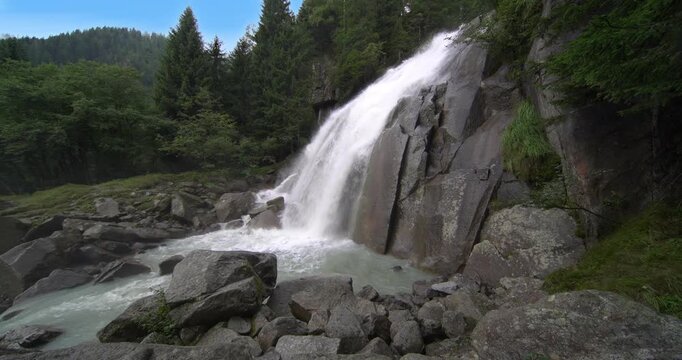 Overview of the Amola Dolomite waterfall