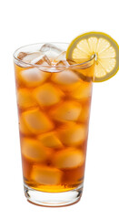 Ein hohes Glas Eistee mit Eiswürfeln und Zitronenscheibe am Glasrand, PNG