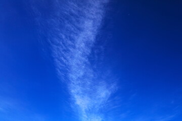 さわやかな青空と白い雲