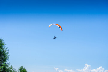 Paraglider over the Hirzer Alm in South Tyrol