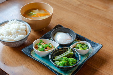 Japanese breakfast / 納豆と温泉卵の朝食
