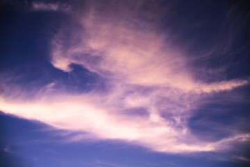 ユニークな形の夕焼け雲