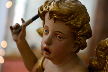 Engelsstatue als Teil der barocken Ausstattung der Basilika St. Florian