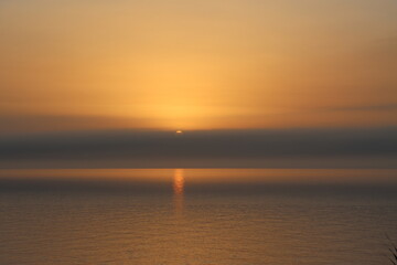atardeceres nuevos del mar que llueven ondas y espacios nuevos. La hora de oro es un lugar místico y nuevo, espacio nuevo y hermoso. 