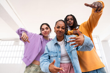 Fototapeta na wymiar Young group of multiethnic hip-hop dancers dancing