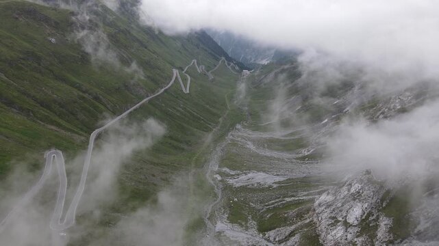 I tornanti della strada dello Stelvio