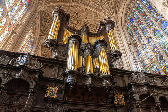 Cambridge, England. Wooden organ built in 1605 by Thomas Dallam, with a Jacobean case of dark oak, placed on the rood screen inside King's College Chapel, masterpiece of Perpendicular Gothic