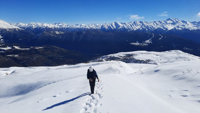 Trekking  a los lagos Koruldi desde Mestia en invierno en Georgia