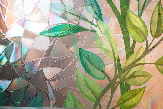 Hermoso vitral de colores estilo naturaleza