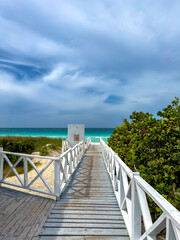 Fototapeta premium Discover Cayo Santa Maria, Cuba, in 2025: pristine beaches, turquoise waters, vibrant sunsets. Enjoy snorkeling, Cuban culture, and tropical vibes in this Caribbean paradise.