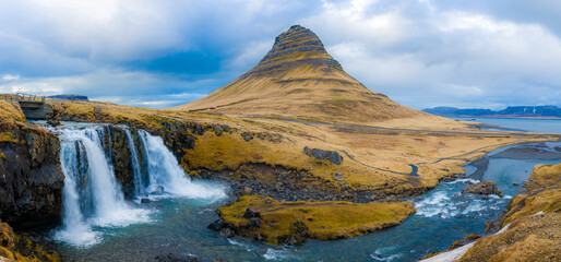 G&oacute;ra Kirkjufell na Islandii 2025