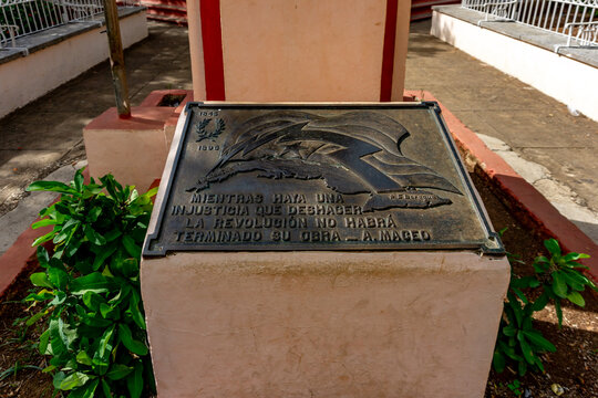 Explore Remedios city center, Cuba, in Villa Clara: vibrant colonial architecture, historic plazas, parks and churches.