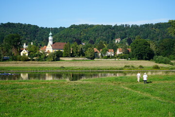 Blick zur Kirche Maria am Wasser in Dresden