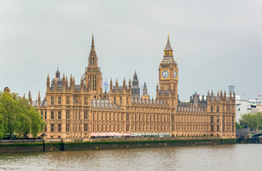 Fototapeta premium Houses of Parliament and Big Ben tower with Thames river, London, UK