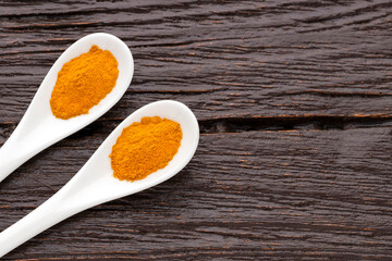 Curcuma longa - Turmeric is a very healthy spice in two spoons.
