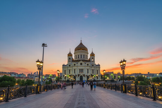 Moscow Russia, sunset city skyline at Cathedral of Christ the Saviour and bridge over Moscow River - Powered by Adobe