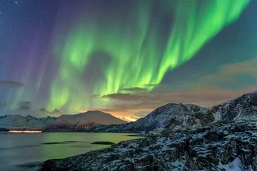 Gardinen Nordlichter Tromso Norway, aurora borealis northern lights winter landscape at Rorvikneset Sommaroy  © Noppasinw