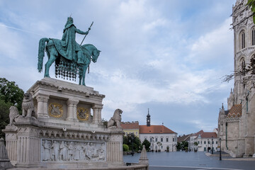 Obraz premium Budapest, Hungary – View of the equestrian statue of Stephen I of Hungary at Halászbástya (Fisherman's Bastion), commemorating the nation’s first Christian king and founder.