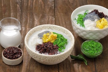 Dawet telasih, dawet solo or dawet Pasar Gede  or es Cendol which contains dawet, marrow porridge, black sticky rice porridge, jackfruit and telasih seeds