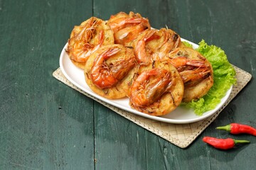 Bakwan Udang, ote-ote containing shrimp and vegetables is fried crispy with whole shrimp topping. Crispy and delicious to enjoy warm