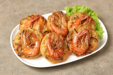 Bakwan Udang, ote-ote containing shrimp and vegetables is fried crispy with whole shrimp topping. Crispy and delicious to enjoy warm