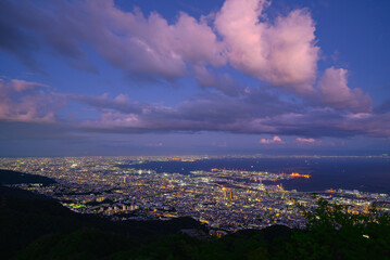 摩耶山掬星台から見るブルーアワーの夜景　広角
