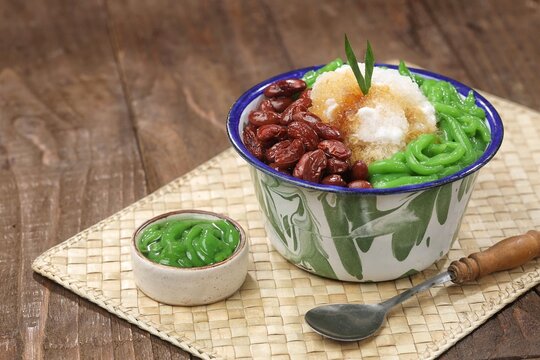 Cendol Malaysia. Cendol Melaka is a dessert from Malaysia filled with cendol, red beans, gula melaka and coconut milk