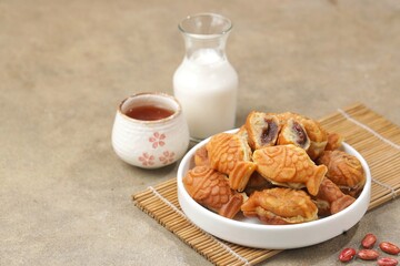Mini Bungeoppang Taiyaki (Japanese fish shaped pancakes filled with bean jam)
