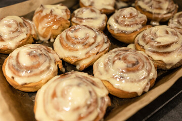 hot buns with cinnamon and cream	