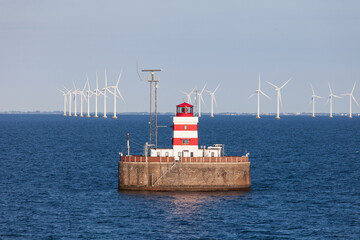 Windpark mit Leuchtturminsel