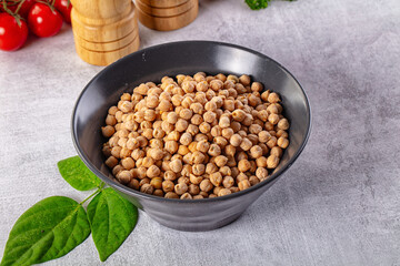 Raw dry chickpea in the bowl