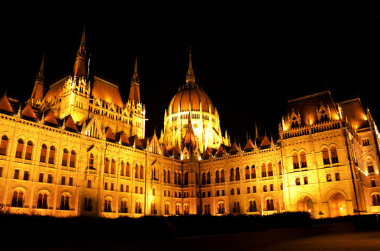 hungarian parliament in budapest